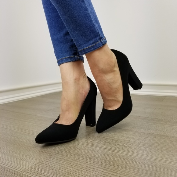 Pointy toe black velvet pumps - Picture 3 of 8
